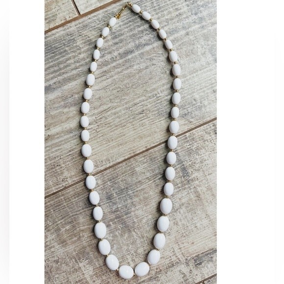 Vintage Signed Monet 80s White Chunky Bead Necklace Clip On Earrings - Picture 3 of 6